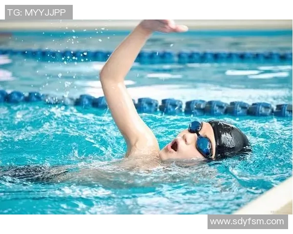 如何在短时间内掌握游泳技巧并快速提高游泳水平的方法与步骤